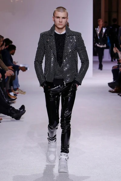 Look 77